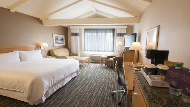 Four Points by Sheraton Melville Long Island