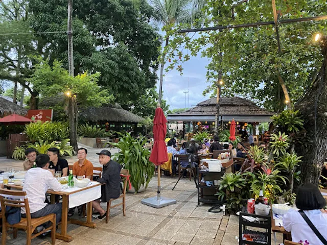 Nhà hàng Vườn Hoàng