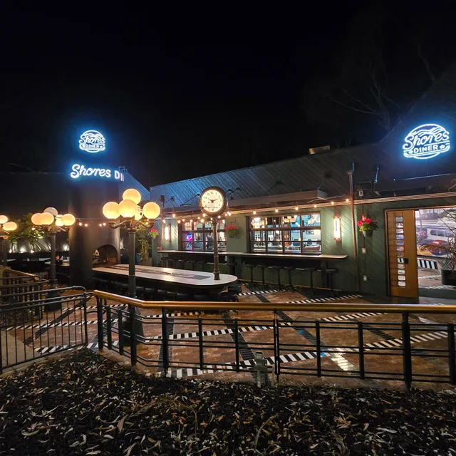 Shores Diner