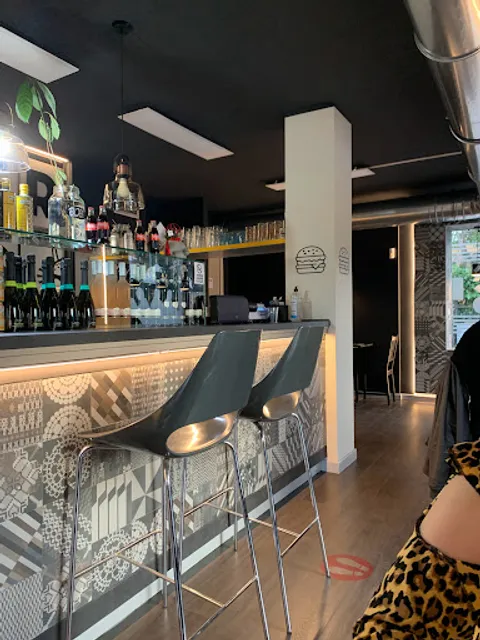 BROS - the burgerhood that feeds you