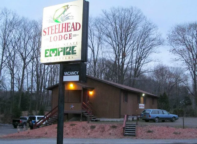 Steelhead Lodge and Joe's Smokehouse