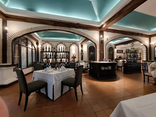 La Casa Italian Restaurant & Wine Casa Bar