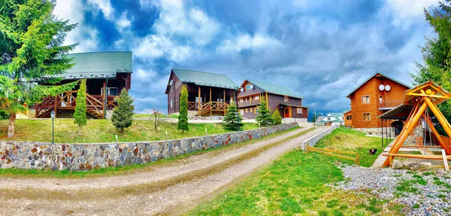 Pryvatnyy Hotelʹ "Kvitucha Hora"