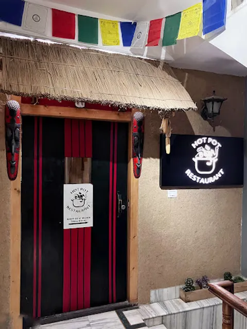 HOT POT RESTURANT (Majnu-ka-tilla)