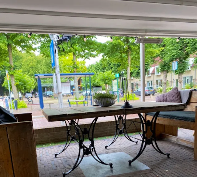 Ouwekamp, ons eetcafé