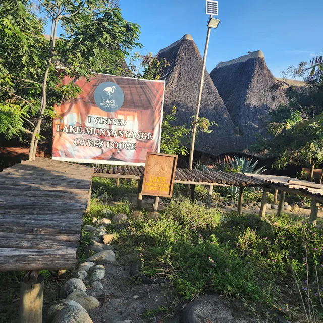 Lake Munyanyange Caves Lodge