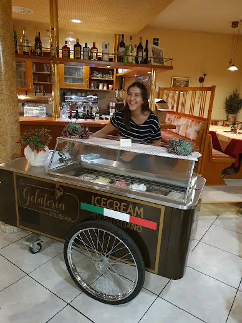 Eiscafé Paradiso Inh.: Amadeo Saltelli