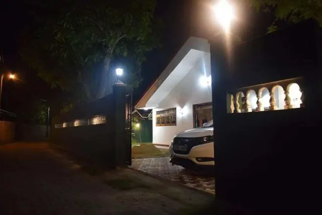 River Side Holiday Inn