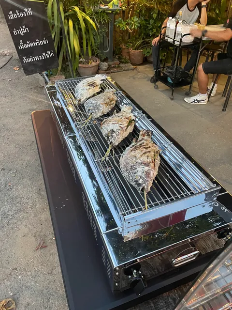 Jen Moy(คอแห้ง) Local Thai Restaurant