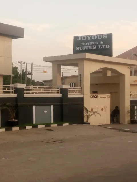 Joyous Hotel & Suite