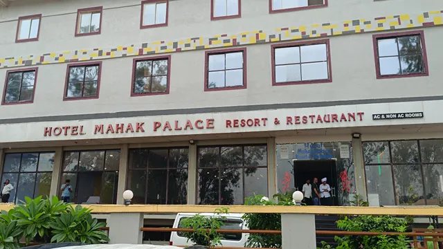 Mahak Palace