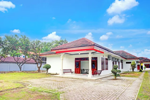 Hotel O Krakatau Near Universitas Muhammadiya Sumatra Utara ( UMSU )