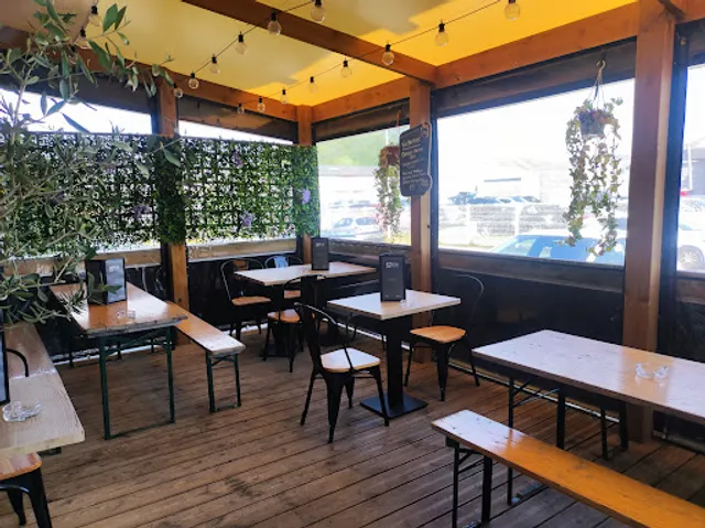 S7VEN - Brasserie , resto à ambiance, tapas, Bar à cocktails et soirées dj