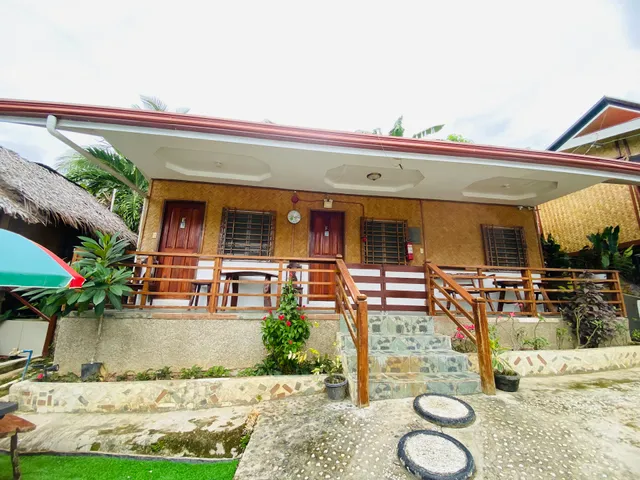 MiL's Hillside Tourist Inn