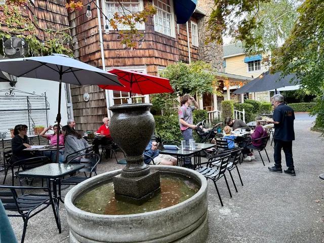 V Restaurant, Bistro & Bar