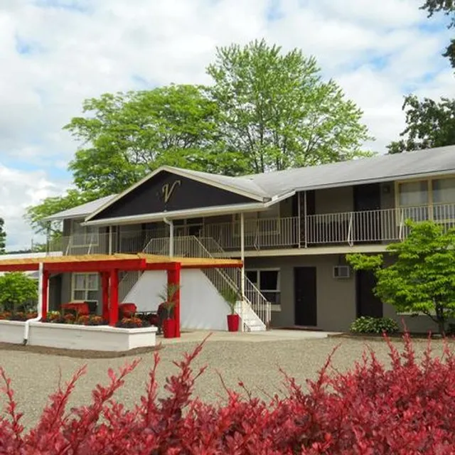 Vinehurst Inn & Suites