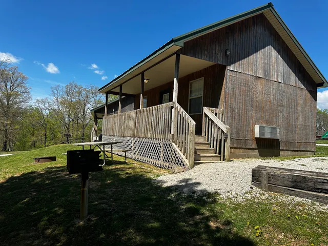 Mammoth Cave BaseCamp - Cabins & Glampground