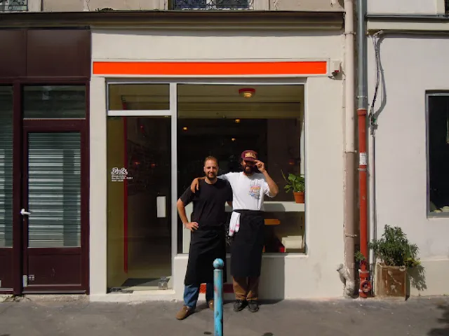 BUCK - Fried Chicken & Wine