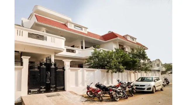 Hotel O Pratham Inn Near Gomti Riverfront Park