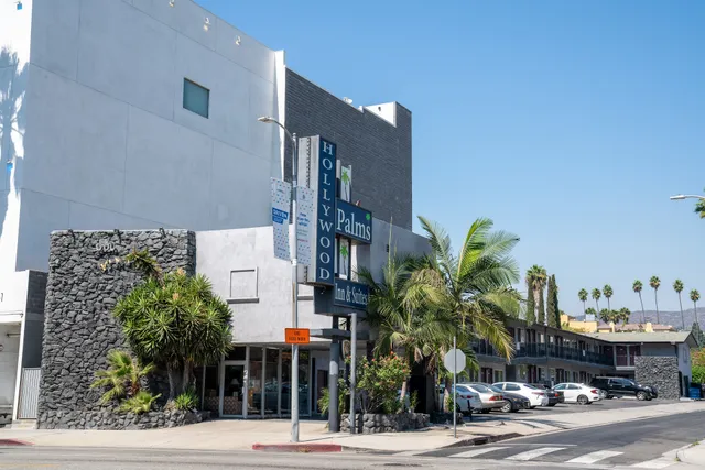 Hollywood Palms Inn & Suites