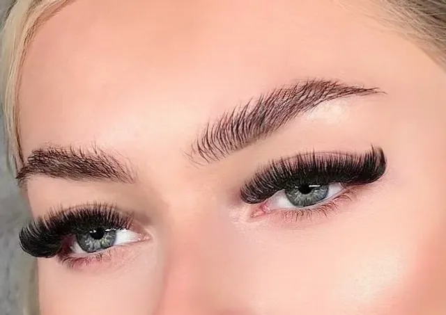 Glow Beauty Lounge / Lash