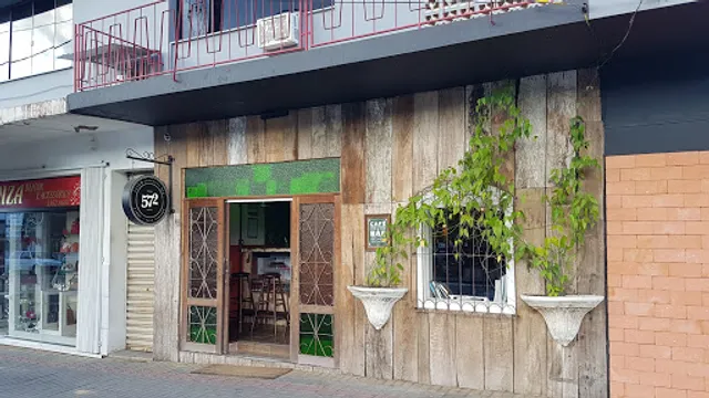 572 Café & Cocktail Bar