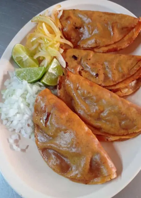 Tacos de barbacoa y tacos de cochinita Mama "Cristina"