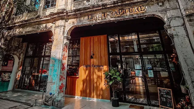 Light Capture Cafe by H.O.N