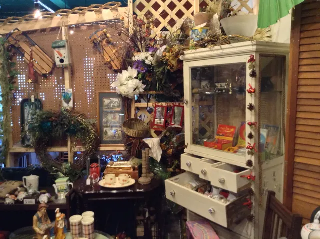 Woodgrove Antiques, Tea Room & Rock Shop