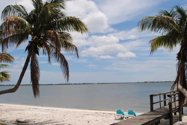 River Palm Cottages & Fish Camp