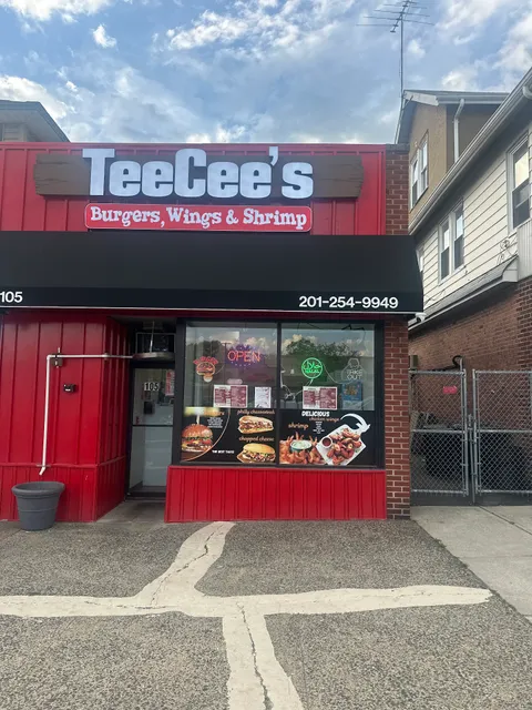 TeeCee’s Burgers, Wings & Shrimp (Halal)