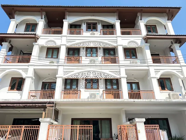 Pak Gub Rao BaanTao Nimman