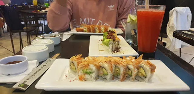 Sushi Roll Plaza Central