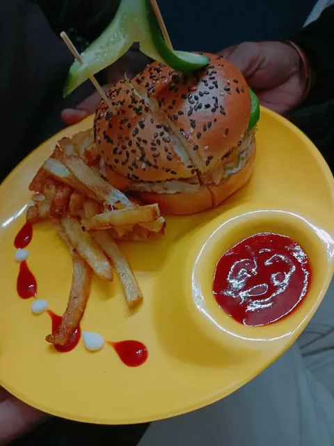 BBQ & Fast food Karachi ‘’Crispy King”