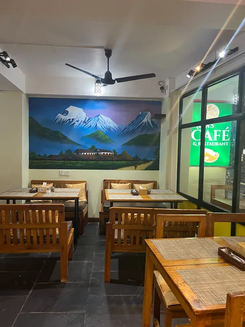 MoM's cafe & Bar (Mo2'S Delights Pokhara old name)