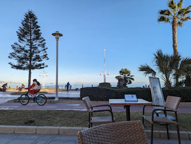 Moby Dick Lounge Beach - Restaurante de Playa y Cocina Internacional