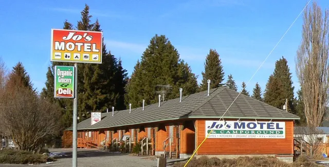 Jo's Motel & Campground