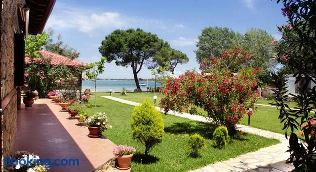 Kamares House Apartments & Studios