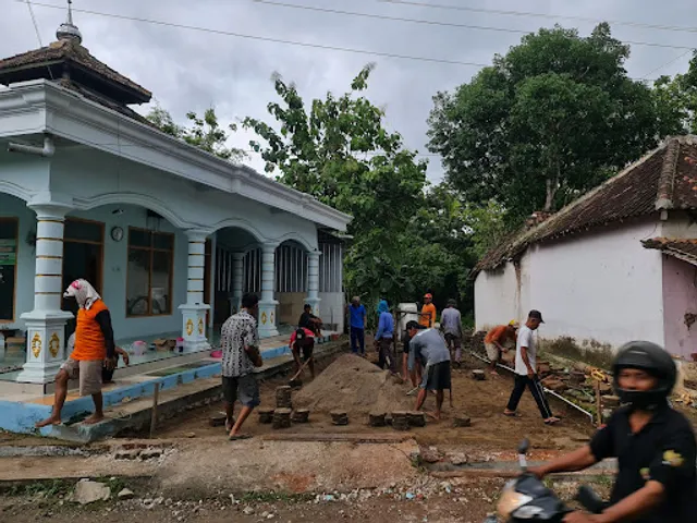 Mie Ayam & Bakso ''Moro Seneng''