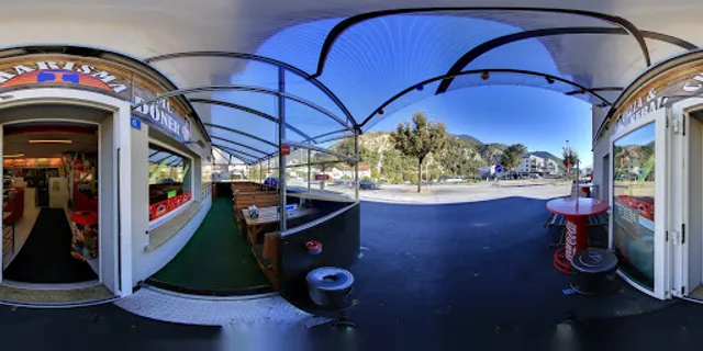 Charisma Wallis Pizza und Kebap Susten