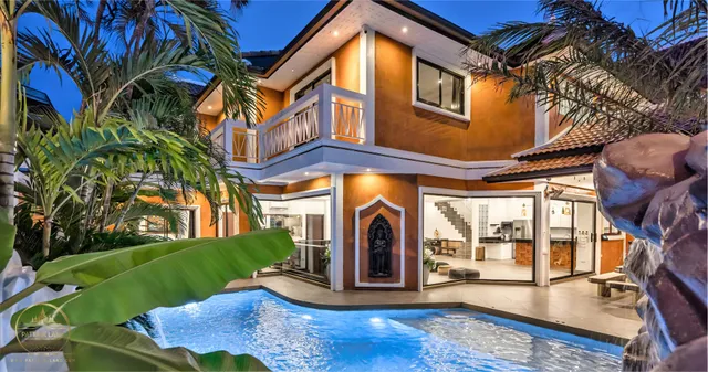 TUCHELAND Luxury Pool Villa Pattaya Walking Street