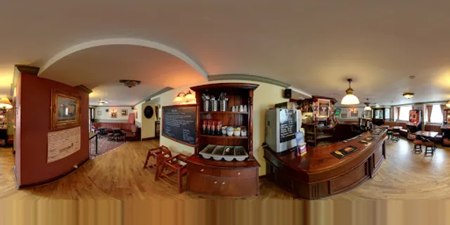 The Queens Head Hotel