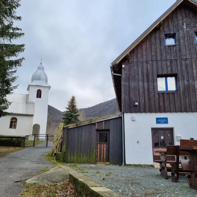 Mountain lodge "Bijele stijene" / Planinarski dom Bijele stijene