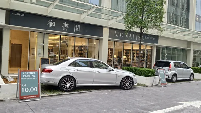 Monalisa Book Store • 御書閣