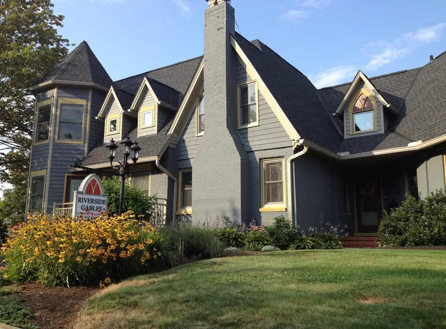 Riverside Gables Bed and Breakfast