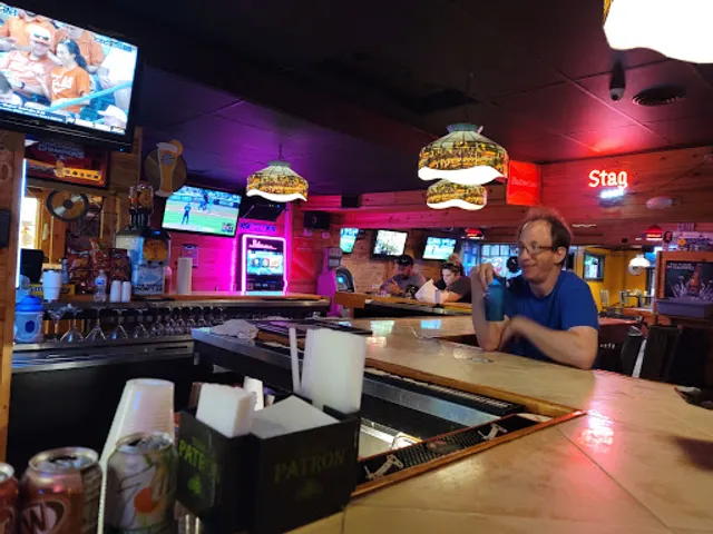 Juicy Peanut Bar & Grill