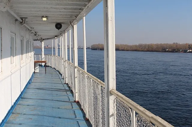 Teplokhod "Mayak - Gostinitsa"