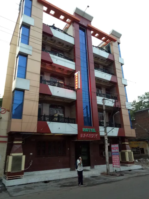 SPOT ON 70549 Hotel Raghav