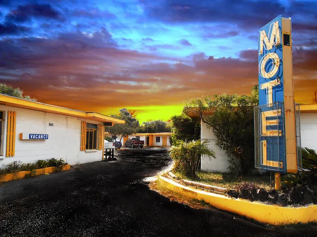 Tradewinds Motel