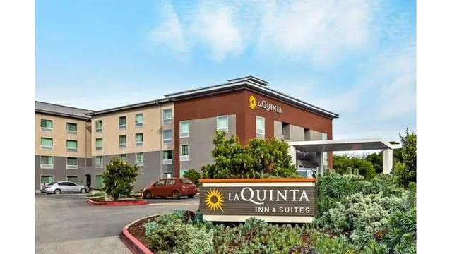 La Quinta Inn & Suites by Wyndham San Francisco Airport N
